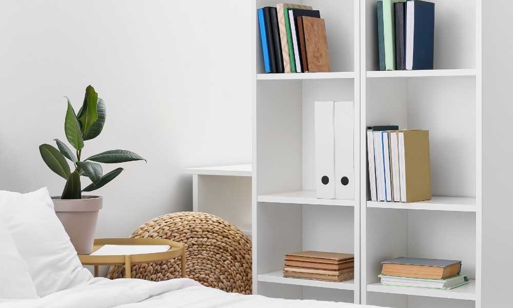 Bedroom Graded Shelves