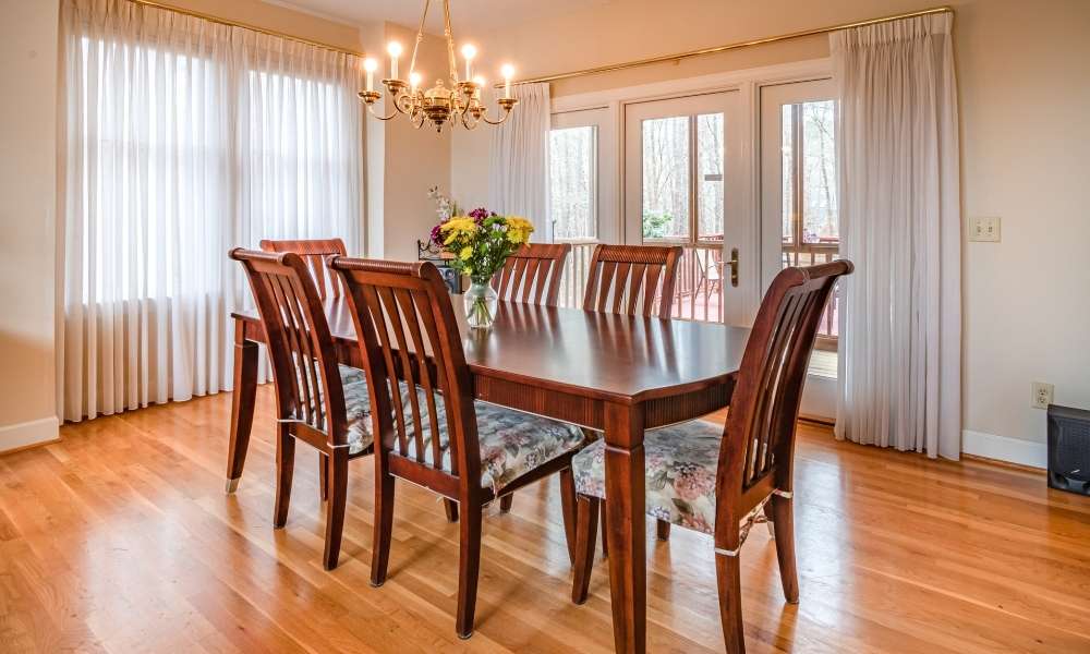 How to Clean Wood Dining Table