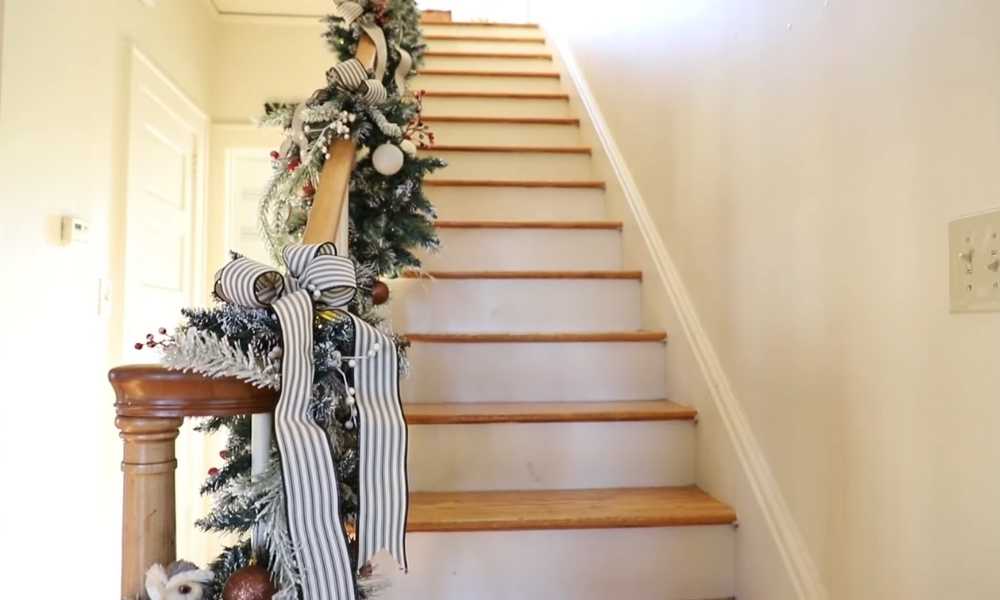 Long And Shallow Swag Staircase With Garland