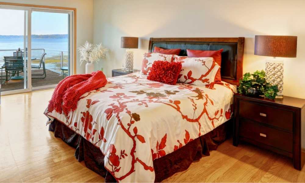 Why Decorate The Romantic Bedroom?